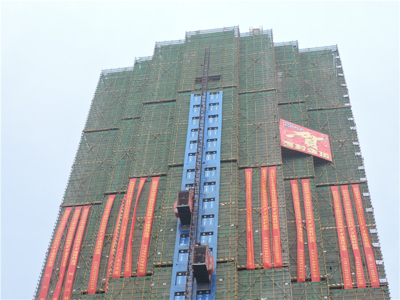 喜報！中冶南方國際社區(qū)一期南區(qū)住宅四標(biāo)段項目喜封金頂！