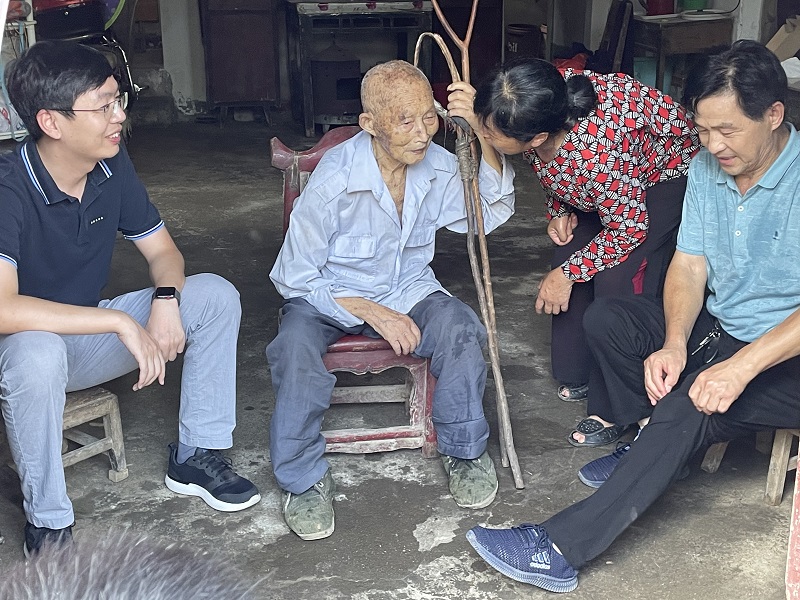 區(qū)人大代表、集團副總馮小龍走訪潘塘福利院為老人送關(guān)懷